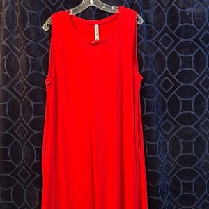 Sleeveless, tank dress w/pockets.